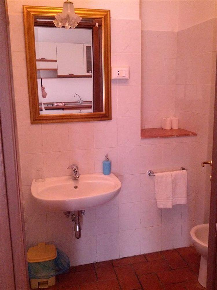 Agriturismo Locanda Del Papa La Spezia Bagian luar foto
