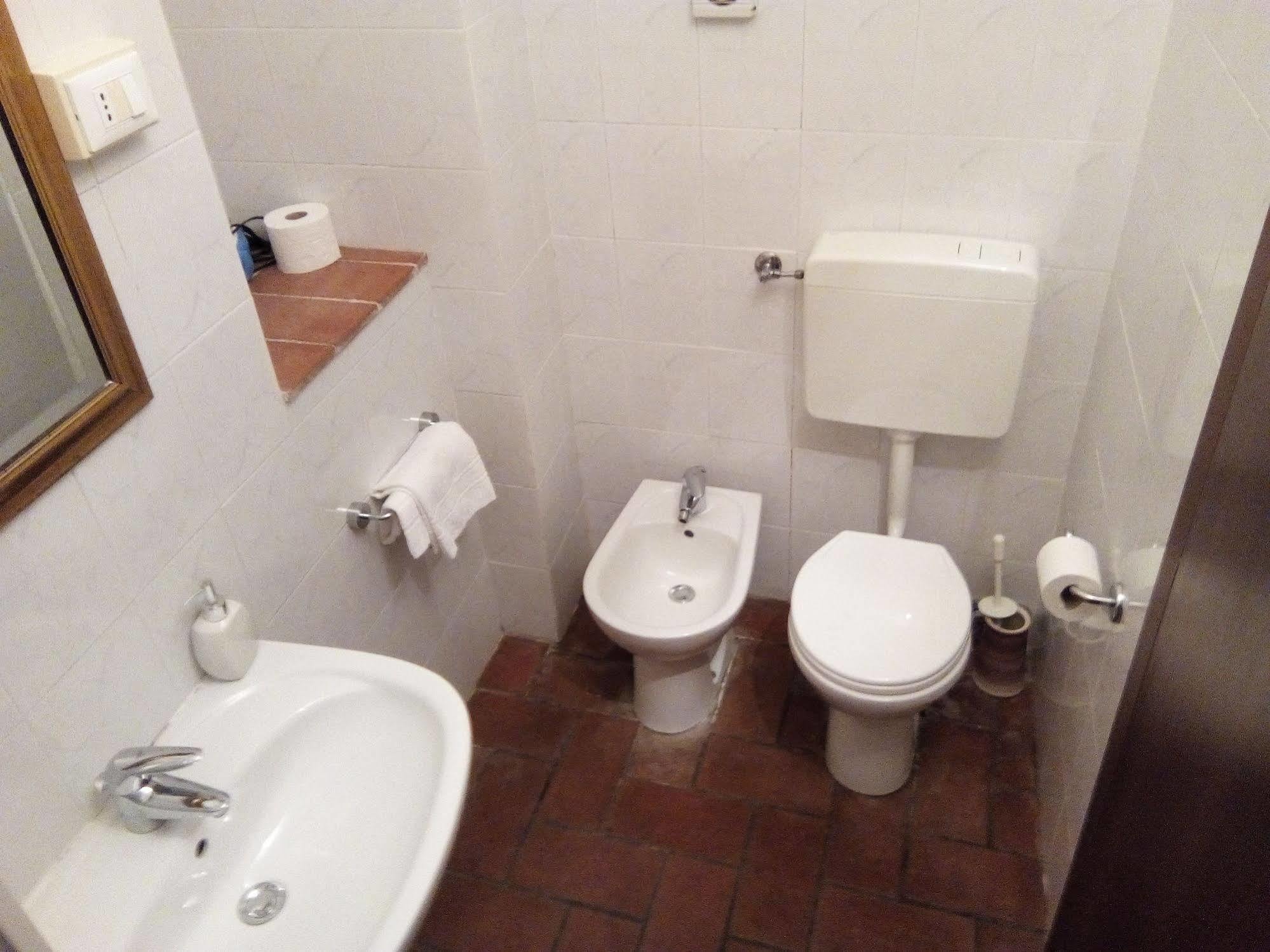 Agriturismo Locanda Del Papa La Spezia Bagian luar foto