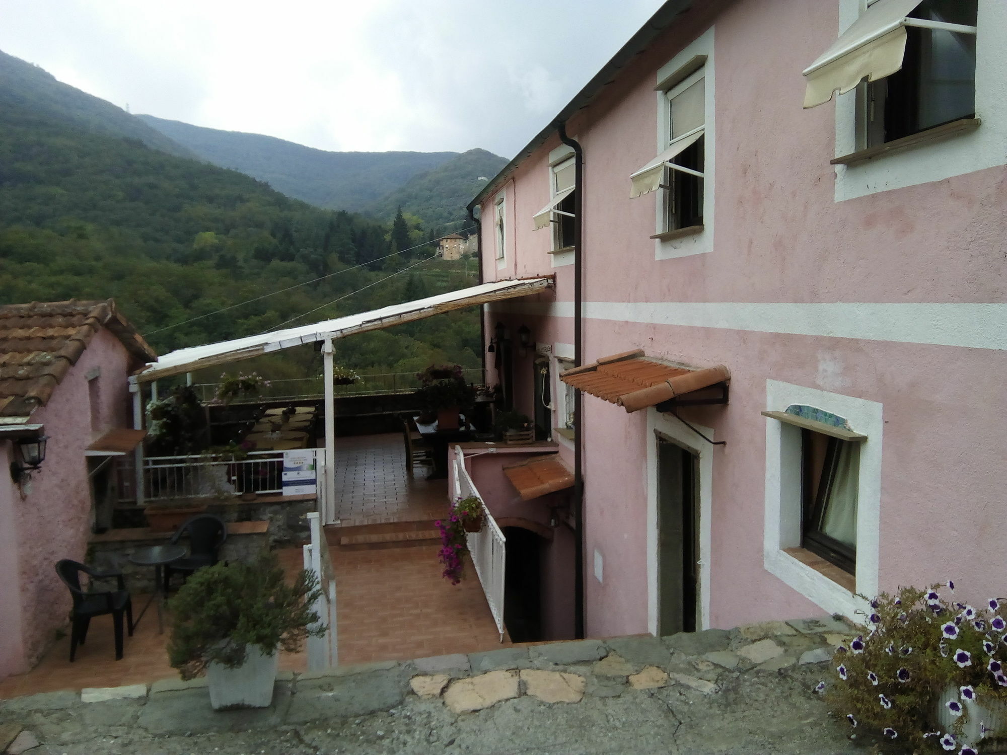 Agriturismo Locanda Del Papa La Spezia Bagian luar foto